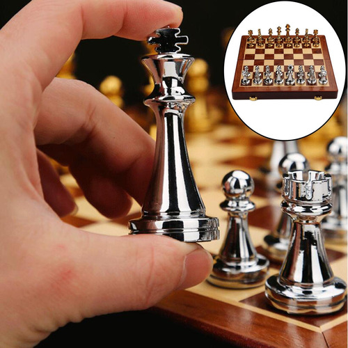 Juego De Ajedrez Medieval Con Tablero De Ajedrez Oro Plata