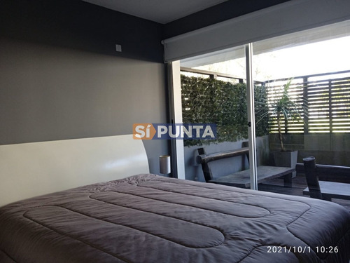 Imagen 10 de 15 de Se Vende Apartamento 2 Dormitorios Con Patio Exclusivo. Frente Al Mar