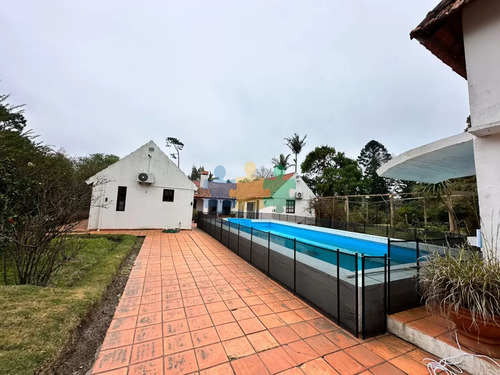 Vende Casa De 4 Dormitorios Con Piscina Y Gran Parque En Golf, Punta Del Este - Ref : Eqp6759
