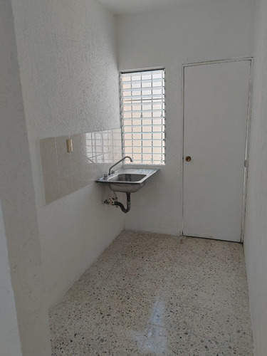 Casa De Un Piso Con 2 Habitaciones Muy Bien Ubicada