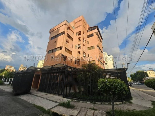 Vendo Lujoso Apartamento En Urbanización La Soledad, Código 24-8397 Cm