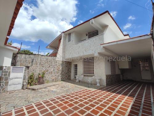 Casa En Venta En El Limon 24-2502 Jcm