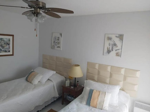 Imagen 14 de 17 de Excelente Apartamento De 2 Dormitorios En Edificio Palm Beach - Playa Mansa