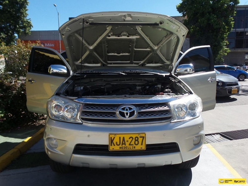 Imagen 8 de 25 de Toyota Fortuner Sr5 Urbana