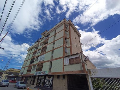  Apartamento En Venta En Maracay Aragua  24-14962 Yb