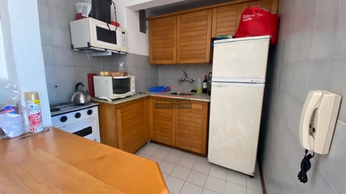 Apartamento De 1 Dormitorio En Peninsula A Una Cuadra De La Rambla Mansa.- Ref: 5372