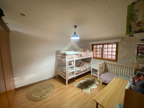 Casa En Venta De 3 Dorm + 2 Estar . En Chicureo Colina