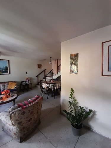 Imagen 7 de 28 de Fernando Guerrero Vende Casa Urb Trigal Sur Calle Abierta, Av Ppal Del Triga