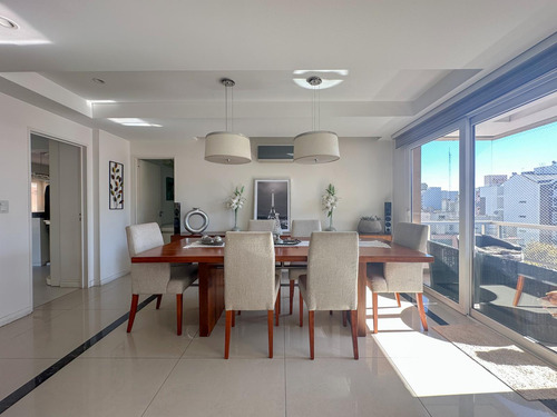 Departamento En Venta En Lanús Oeste 5 Ambientes Con 2 Cocheras Y 2 Bauleras