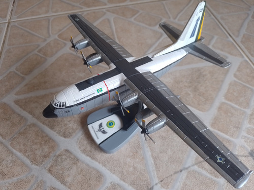 Avião C-130 Hércules Fab Anos 70 1/144
