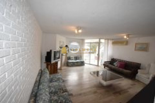 Apto En Peninsula, Muy Amplio En La Mejor Ubicación De Punta Del Este , 3 Dormitorios, 3 Baños, Dep. De Servicio Con Baño, Y Garaje.-ref:2234