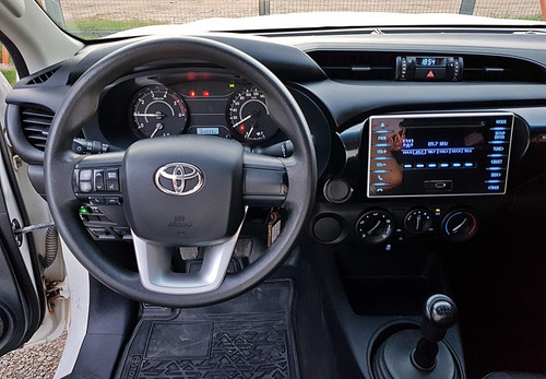 Imagen 8 de 15 de Toyota Hilux Dx Cabina Simple 4x2