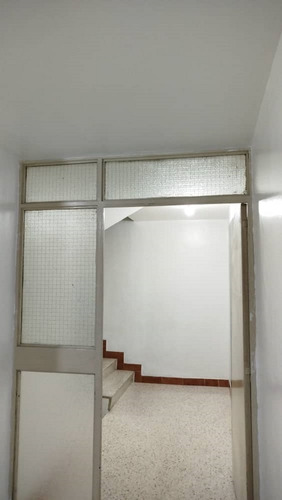 Se Vende Cómodo Apartamento, Ubicado En San Antonio De Los Altos. Residencia Los Altos.nc