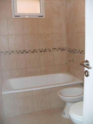 Imagen 6 de 6 de 2 Ambientes Uso Profesional Intendente Grant 32 - Morón - Con Cochera Y Baulera