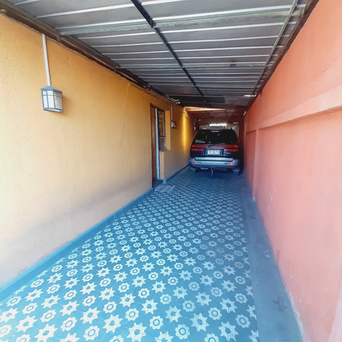 Casa Con Seis Piezas Y Estilo En Comuna De La Granja