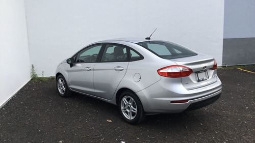Imagen 8 de 15 de Ford Fiesta 4 Puertas
