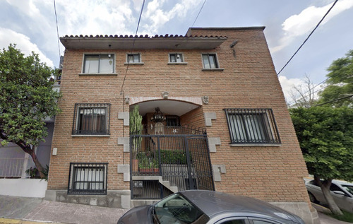 Amplia Casa En Venta A Precio Econmico, Aprovecha Este Remate - Primera C. Cochabamba 106, Las Americas, 53040 Naucalpan De Juárez, Méx.