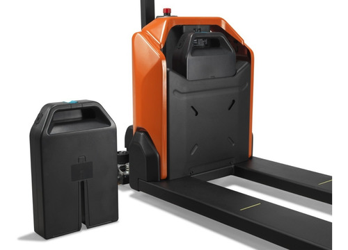 Imagen 7 de 11 de Transpaleta Eléctrica Bt Tyro 1.5t Con Batería De Litio