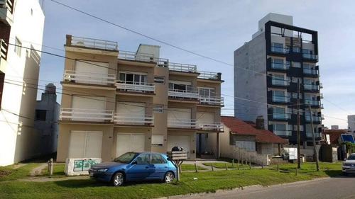 Departamento 2 Ambientes Con Garage Y Baulera. 2° Piso Por Escalera. Contrafrente. Edificio Frente Al Mar.