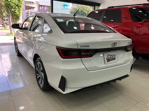Imagen 5 de 12 de Toyota Yaris E