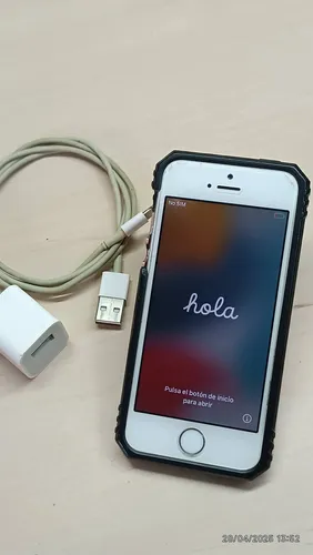 iPhone SE 32gb 1ra Generacion Color Plata Con Funda (Usado)