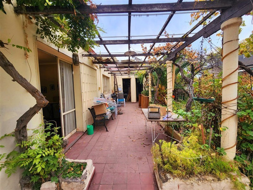 Casa En Venta De 5 Dormitorios En Ñuñoa