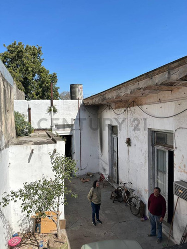 Casa A Reciclar Con Amplio Terreno Y Tinglado En El Fondo