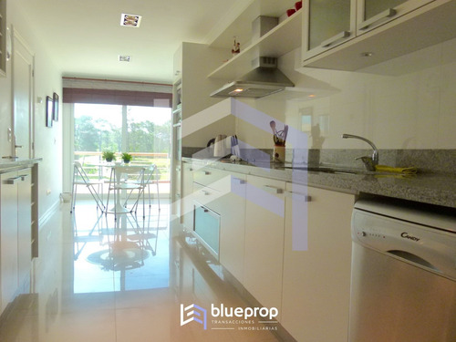 Imagen 13 de 14 de Apartamento Para La Venta Frente A Playa Mansa En Punta Del Este. 4 Dormitorios.