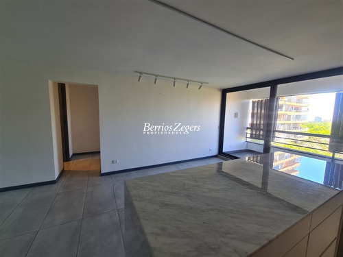 Departamento En Venta De 2 Dorm. 2 Baños , En Las Condes