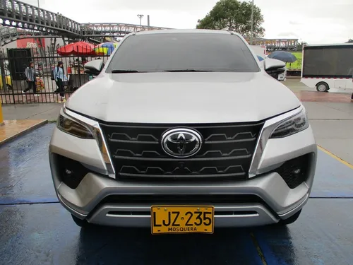 Toyota Fortuner Srv 4x2 2400cc At Aa