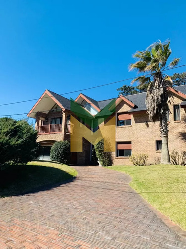 Casa En Venta A Pasos Del Mar, 8 Dormitorios, Playa Mansa, Punta Del Este 