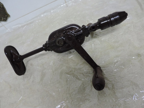 Furadeira Antiga Manual (Usado)