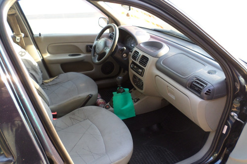 Renault Clio Sedan 1.0 16v 4p 2004/2004