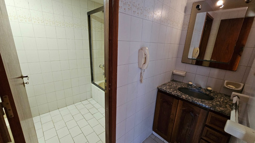 En Venta Chalet De 4 Ambientes Con Dependencia . Barrio San Carlos.