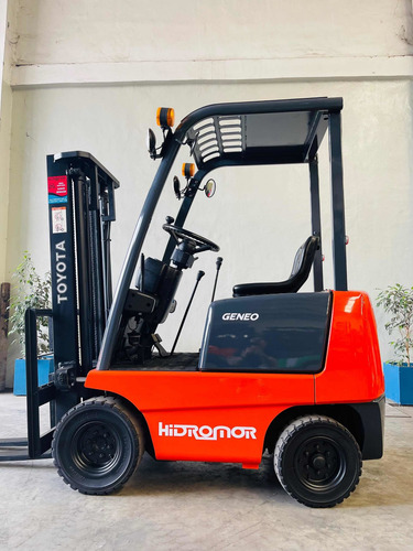 Imagen 1 de 9 de Autoelevador Toyota Compacto 900kg Nafta