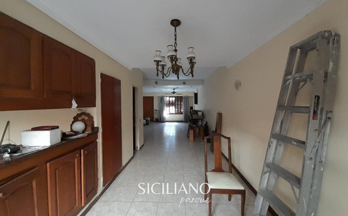 Reservado - Casa - Boedo - 4 Amb C/garage, Patio, Balcón, Quincho Y Parrilla S/lote Propio. - 218m²