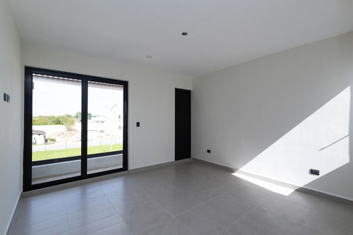 Casa En Venta En Mérida , Privada Nadira Mod. Dom 20