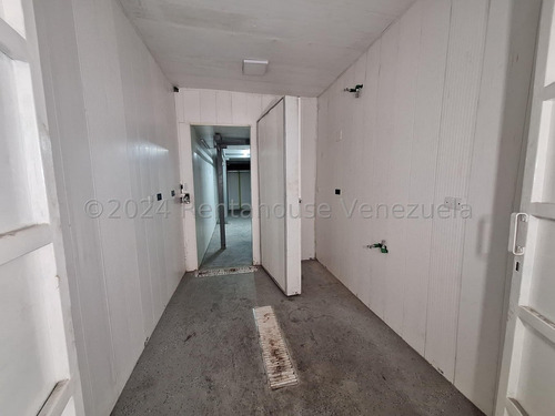 Estupendo Edificio Comercial En Venta Mls 24-27845 Sabana Grande