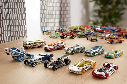 Carrinhos - Hot Wheels - Pacote com 5 Carros - Sortidos - Mattel