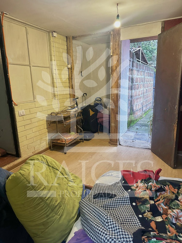 Excelente Casa De Dos Pisos, Incluye Local Comercial