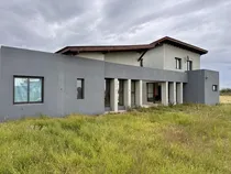 Comprar Oportunidad De Inversión En Barrio Privado  Dos Casas Modernas En Un Mismo Terreno