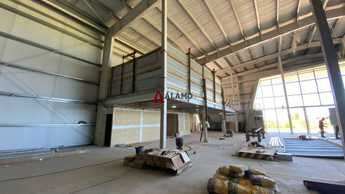 Nave En Alquiler De 2150m2 Dentro De Parque Logistico