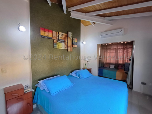Venta De Townhouse En Villas Geicas Maracay Aragua 24-19067 Irr