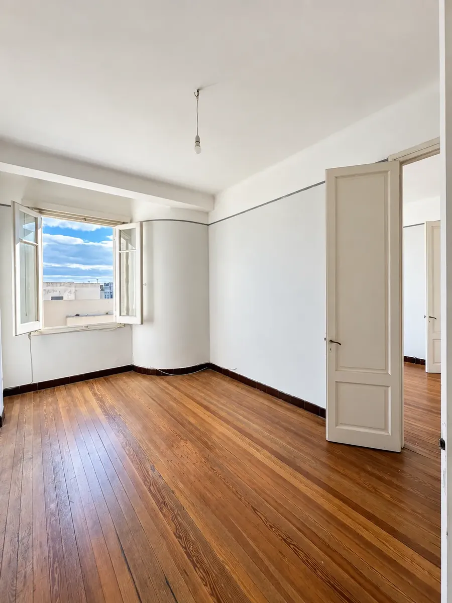 Amplio Y Luminoso Apartamento De 2 Dormitorios En Ciudad Vieja · Foto 2