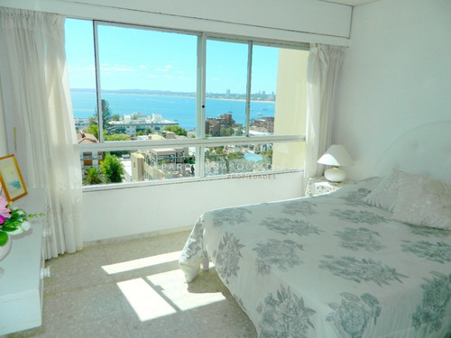Apartamento En Peninsula - Punta Del Este- Ref: 1209