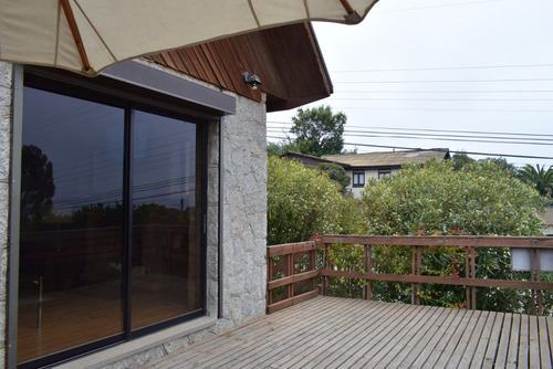 Vende Hermosa Y Acogedora Casa Con Maravillosa Vista Al Mar
