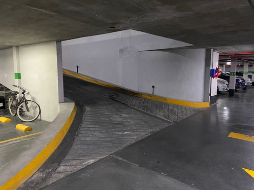 Venta Cochera Edificio View Libertador