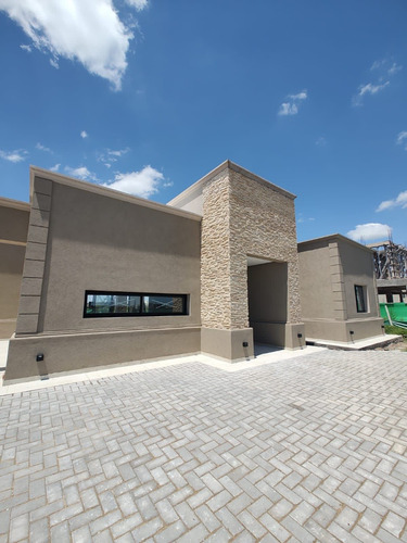 Casa En Venta De 4 Ambientes A Estrenar Barrio Privado La Magdalenas