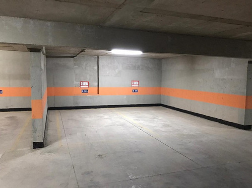 Estacionamiento En Lyon/pocuro/metro I De Suarez