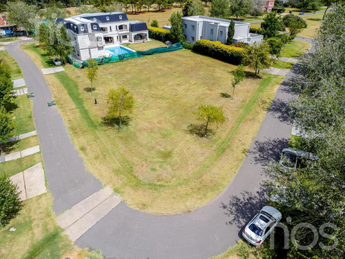 Venta Lote De Terreno En Kentucky Club De Campo, Funes